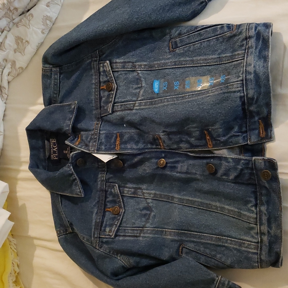 Children's place jean jacket size Xs (4)
